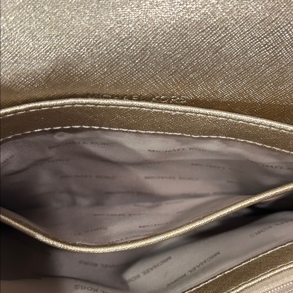 Michael Kors Jet Set Gold Crossbody Bag, PRISTINE CONDITION (dimensions 9.5”x7”) - Picture 6 of 16